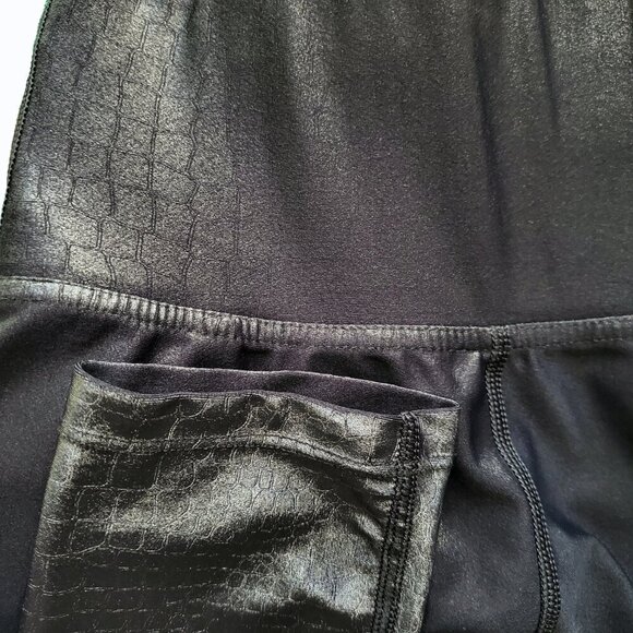 Carbon38 High Rise 7/8 Legging in Black Croc Takara Shine Cyberpunk Size XS - Picture 8 of 15